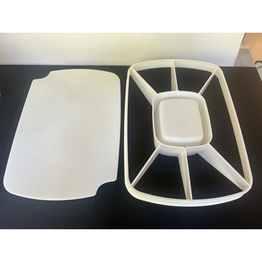 Pampered Chef Cool & Serve Rectangular Divided Serving Tray w/ Lid 100375